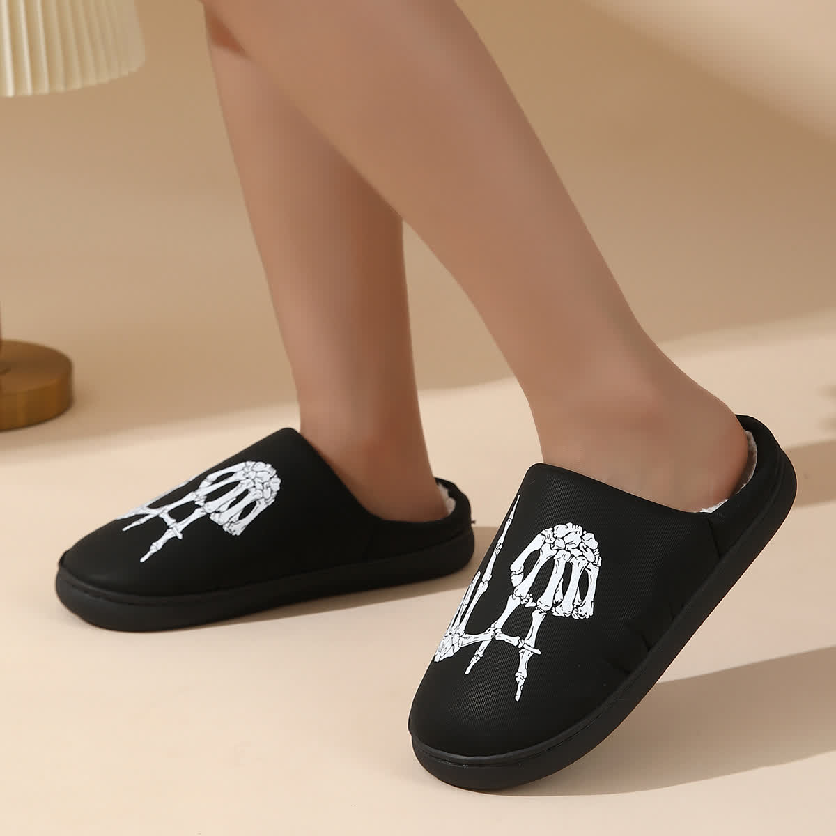 Plus Size Skull Gesture Print Slippers