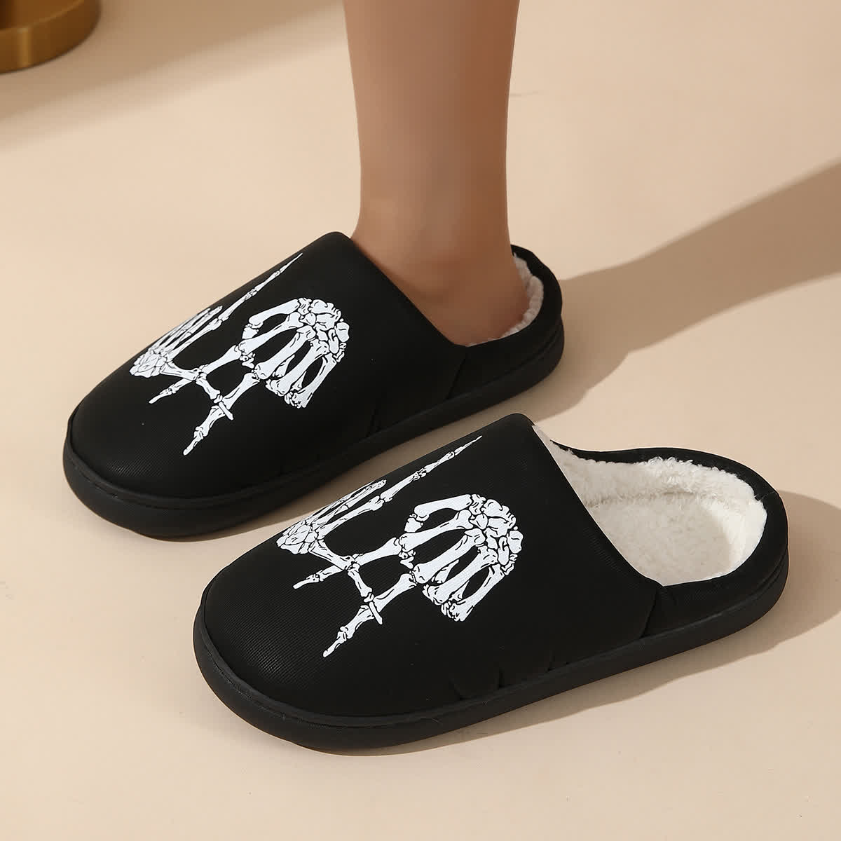 Plus Size Skull Gesture Print Slippers