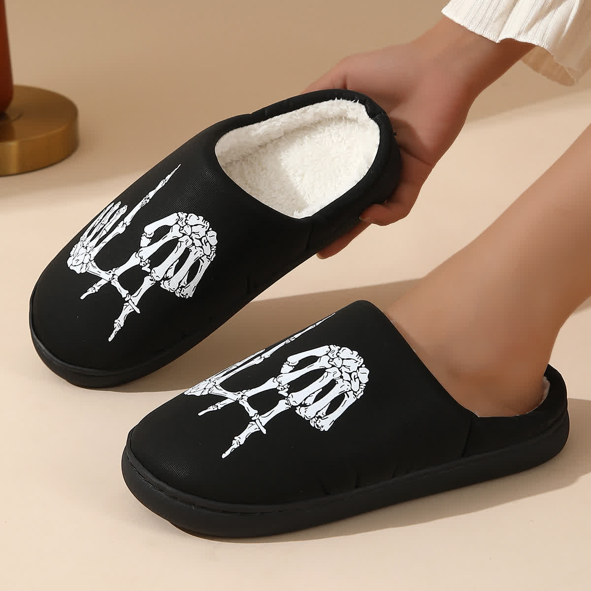 Plus Size Skull Gesture Print Slippers