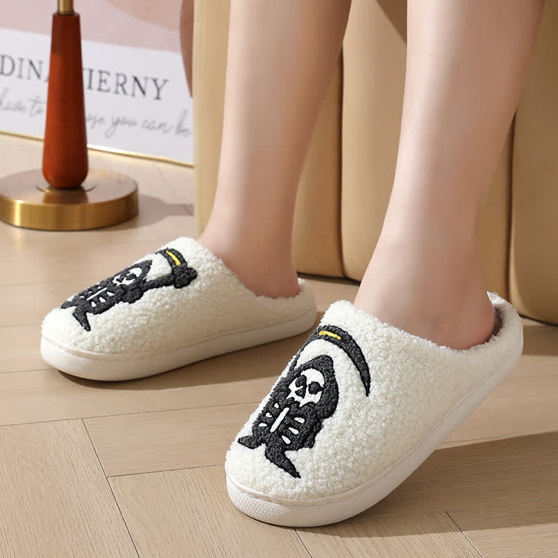 Plus Size Halloween Abstract Skull Print Slippers
