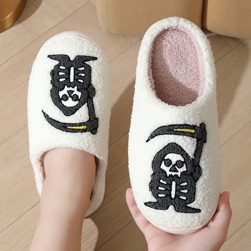 Plus Size Halloween Abstract Skull Print Slippers