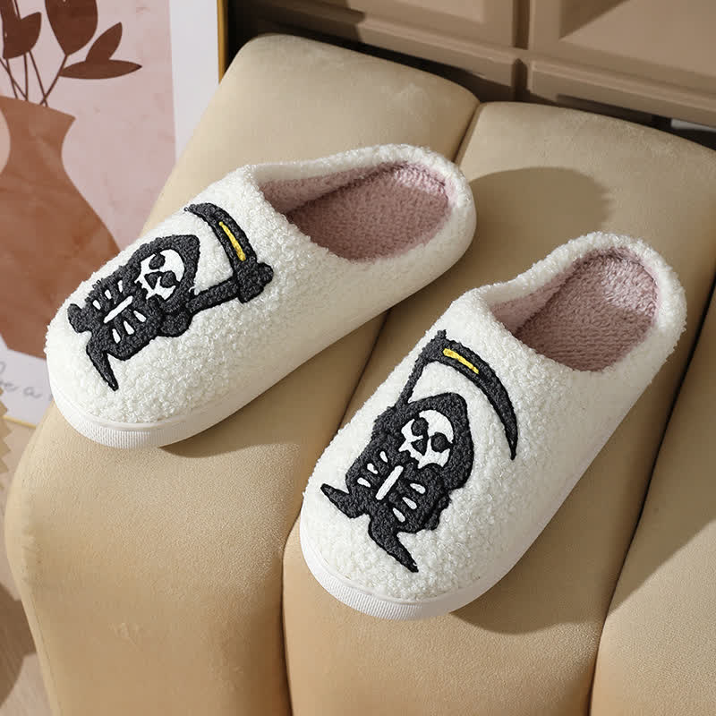 Plus Size Halloween Abstract Skull Print Slippers