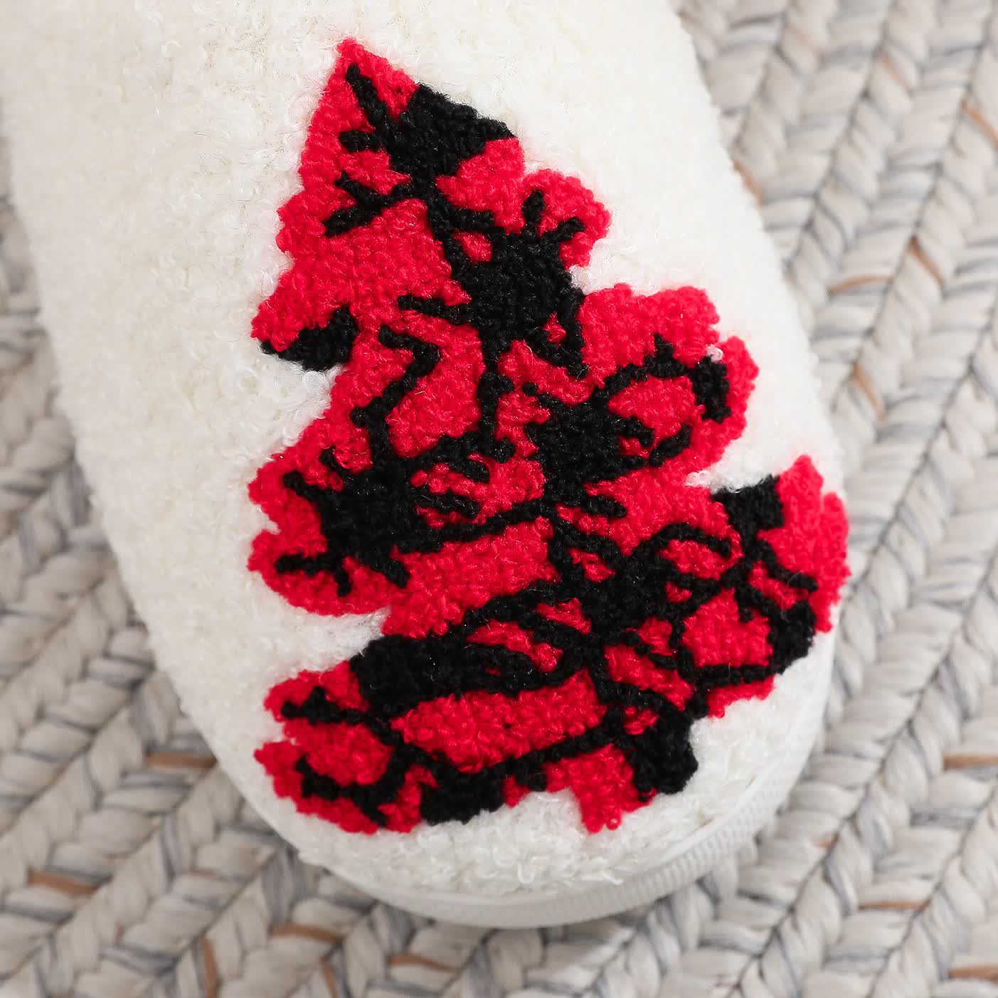 Plus Size Christmas Tree Print Slippers - image 8