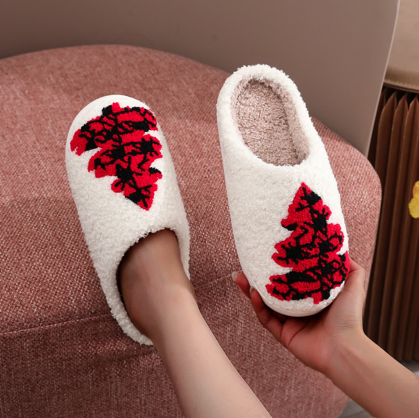 Plus Size Christmas Tree Print Slippers - image 3