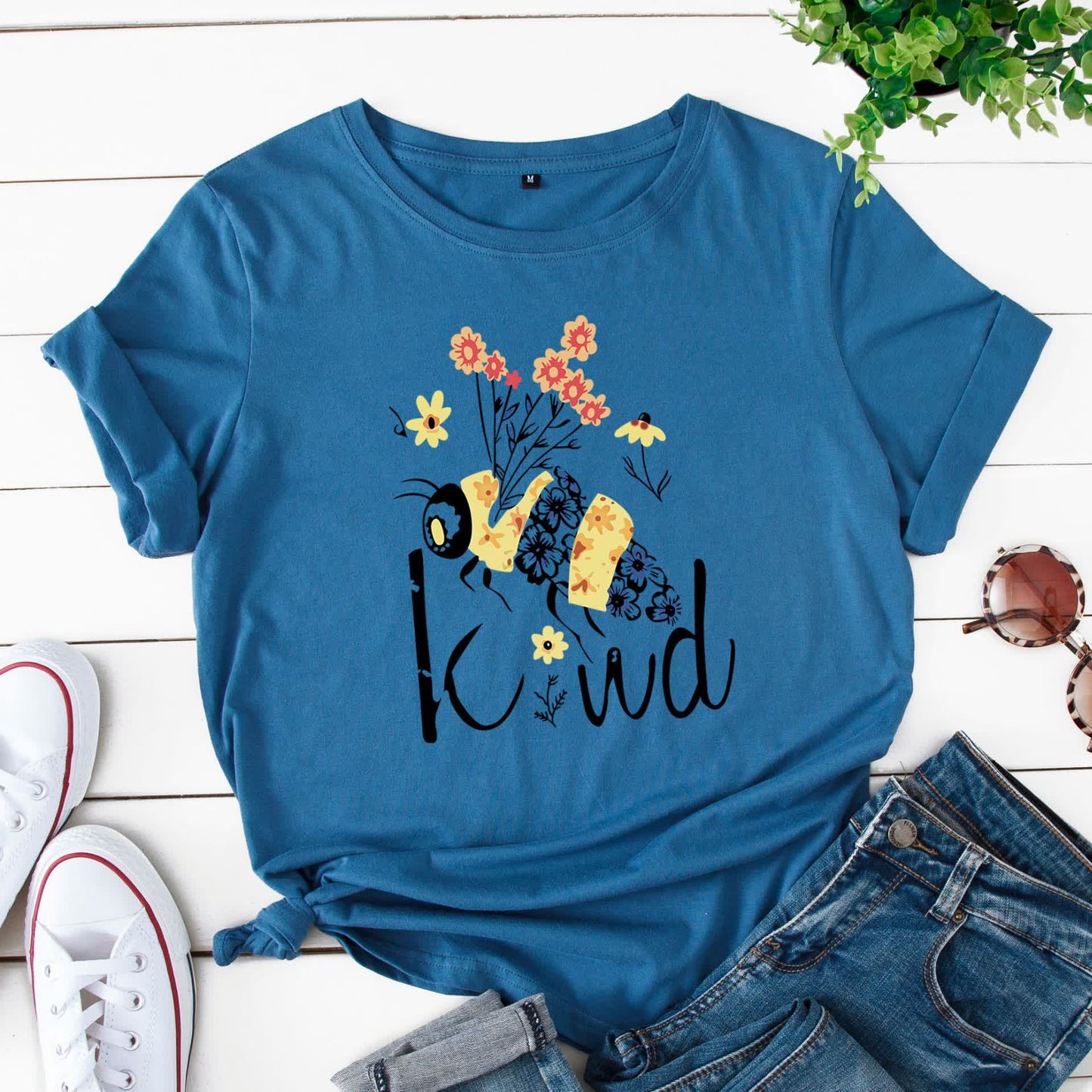 Plus Size Creative Bee Floral Print Short Sleeve T-Shirt