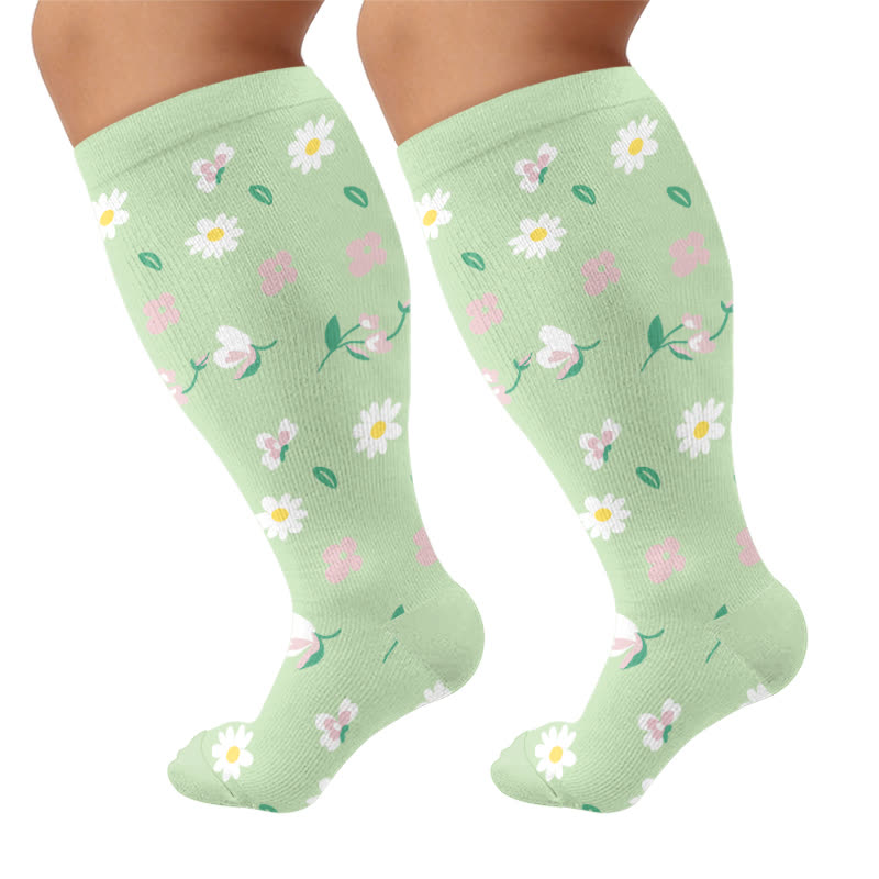 Plusock Plus Size Daisy Bee Flower Print Compression Socks - Green(1 Pair) - 4XL - image 9